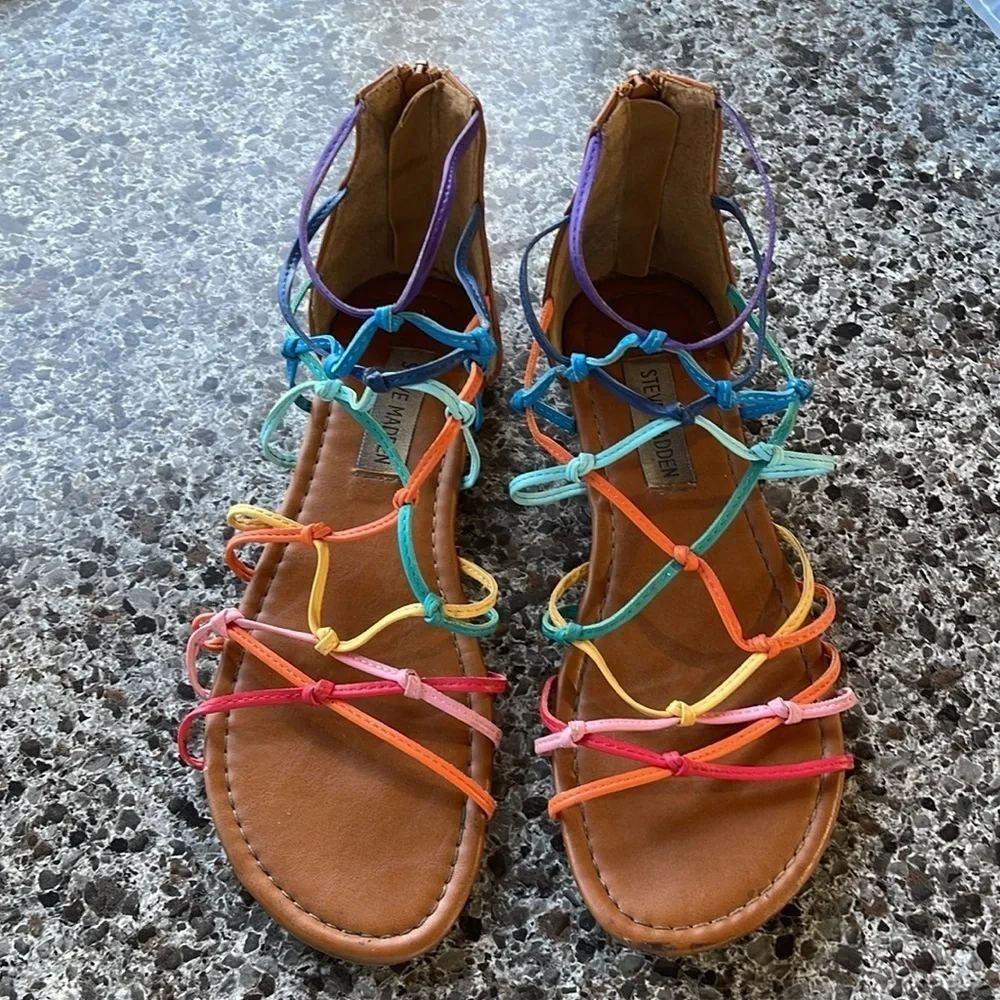 Steve Madden‎ Rainbow Sandals girls size 3.5 zipper back.